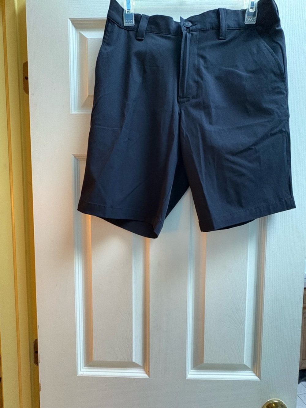 NWT Banana Republic Men's Flat-Front Shorts
Black Size 32 - Picture 7 of 7
